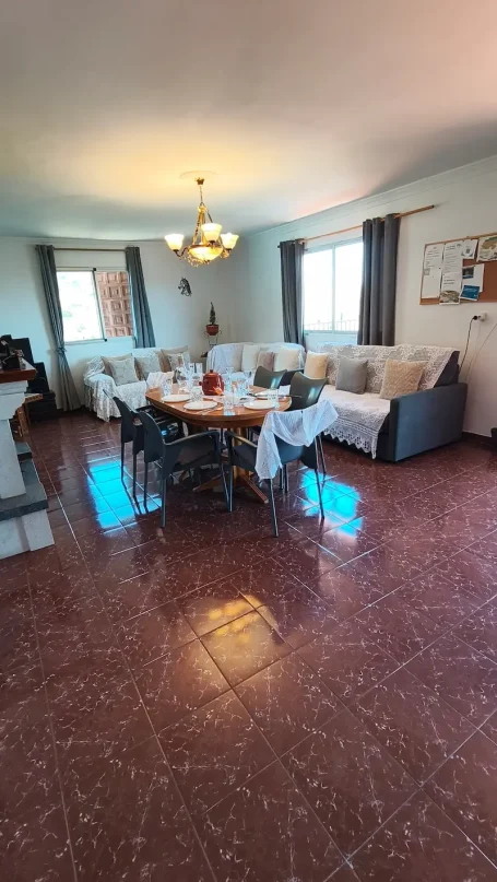 Salón Comedor Salón comedor amplio para grandes grupos en chalet rural Lanjarón